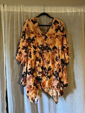 Torrid Peach Floral Crisscross Peplum Tunic
